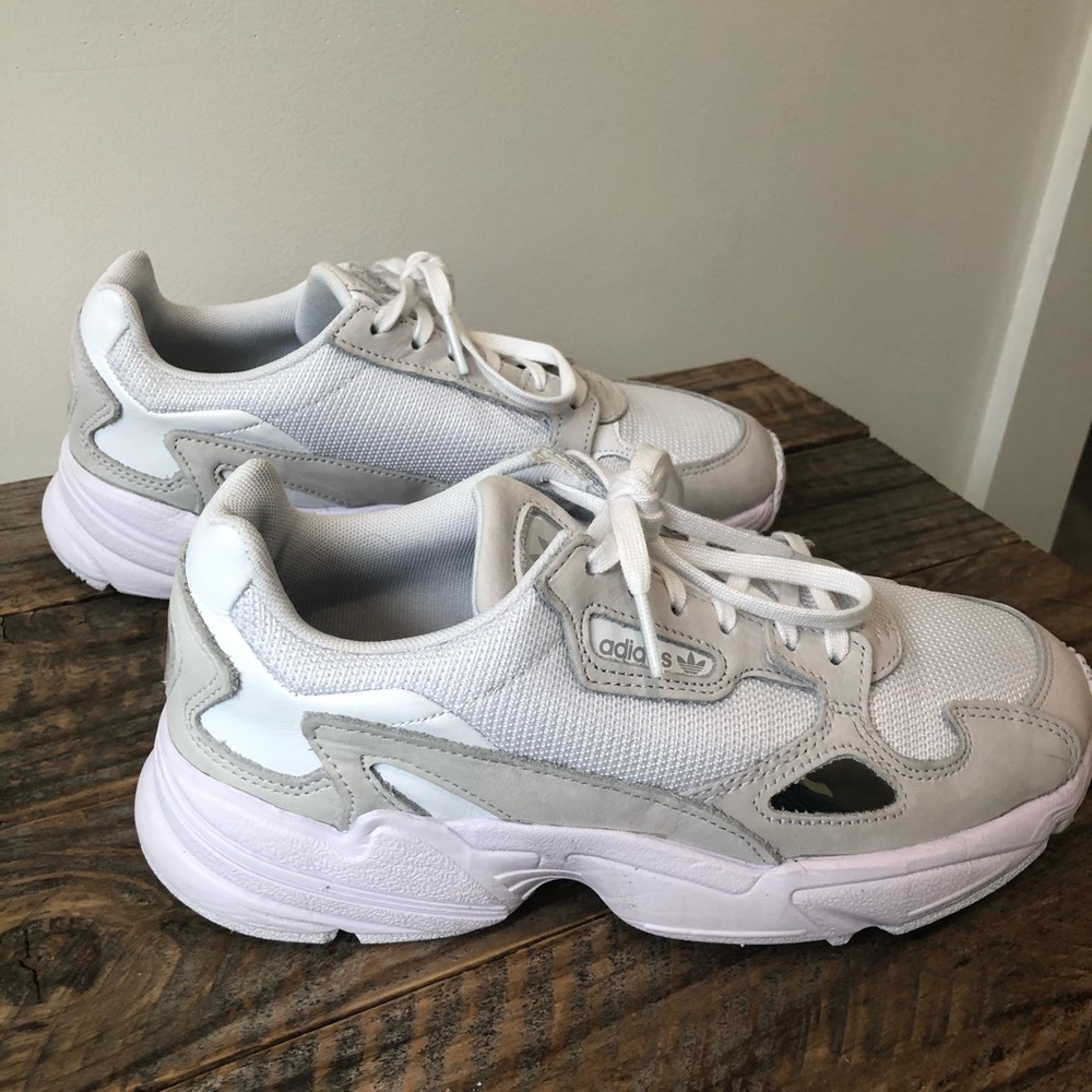 Adidas Falcon Sneakers 7 (7.5)